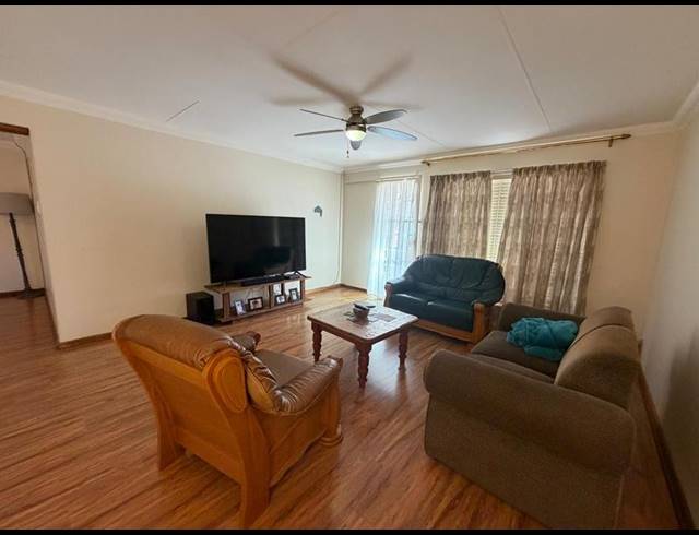 3 BEDROOM TOWNHOUSE FOR SALE IN STANDERTON CENTRAL